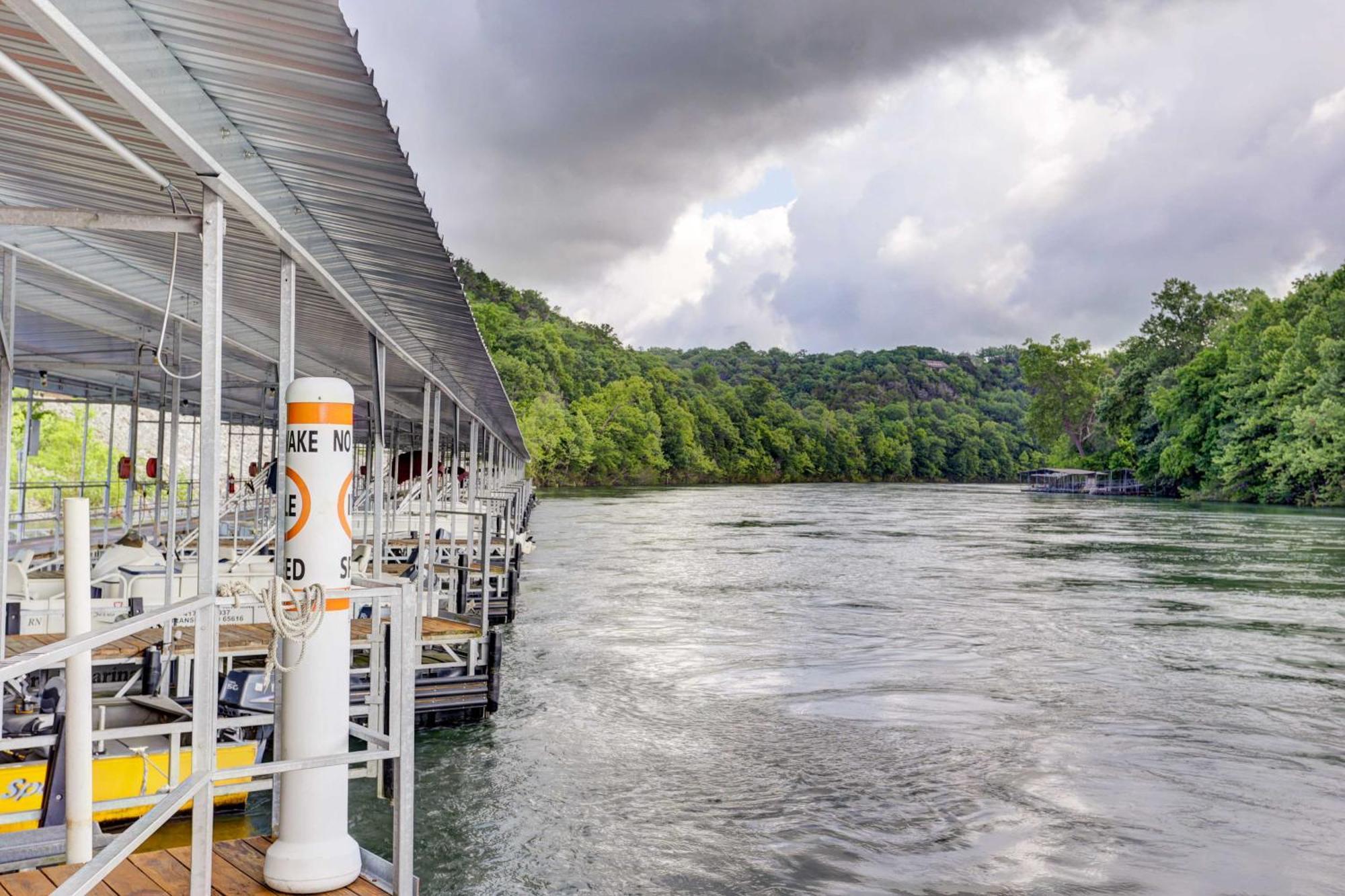 Updated Lake Taneycomo Condo With Screened Porch! 브랜슨 외부 사진