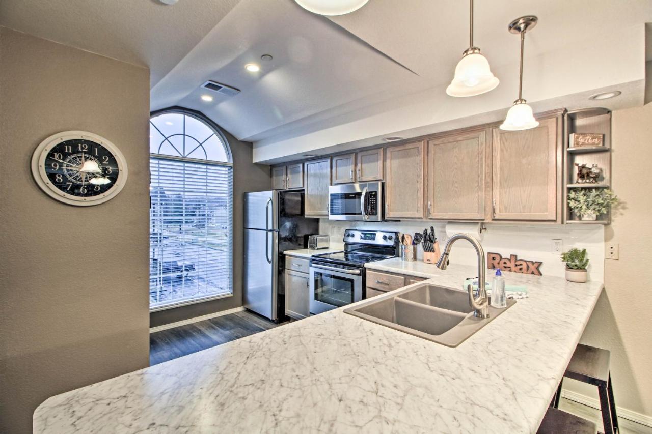 Updated Lake Taneycomo Condo With Screened Porch! 브랜슨 외부 사진
